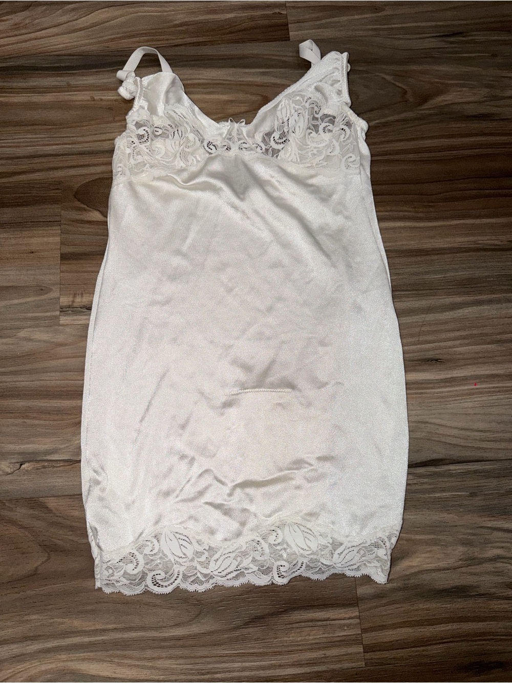 Vanity Fair ivory lace-trim camisole slip
